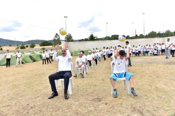 Başkan Altay, Atabey Gençlik ve Eğitim Kampında öğrencilerle buluştu