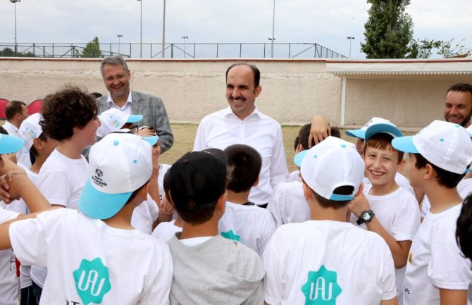 Başkan Altay, Atabey Gençlik ve Eğitim Kampında öğrencilerle buluştu