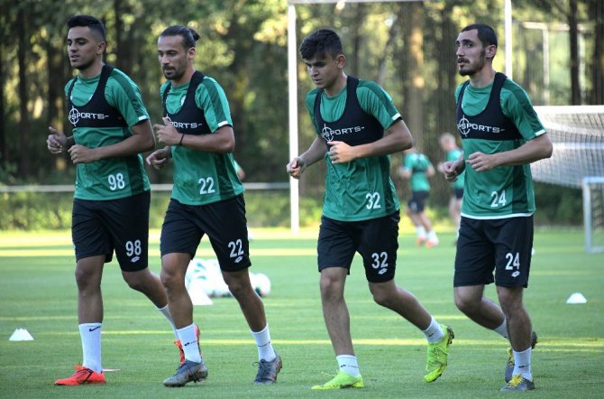 Konyaspor’un Hollanda kampı başladı