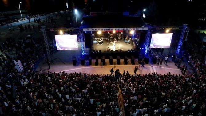 Beyşehir Göl Festivali’nde Yonca Lodi coşkusu