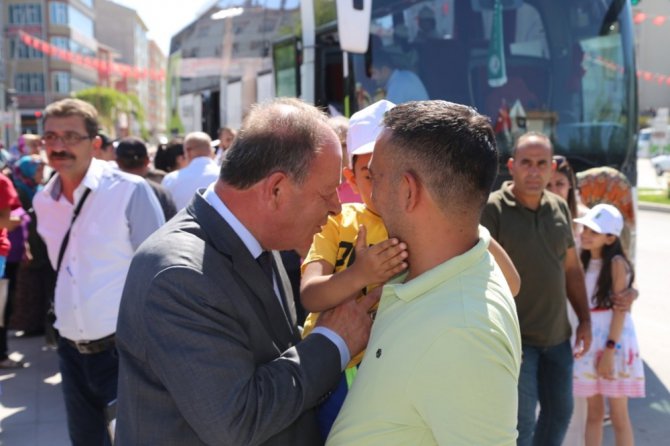 Başkan Oprukçu başarılı öğrencileri tatile gönderdi