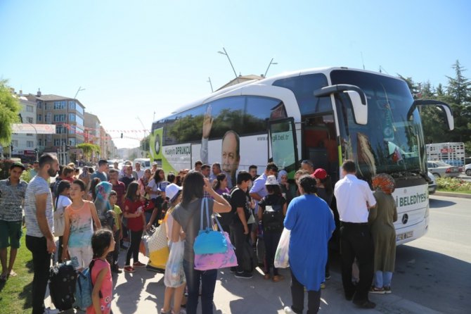 Başkan Oprukçu başarılı öğrencileri tatile gönderdi