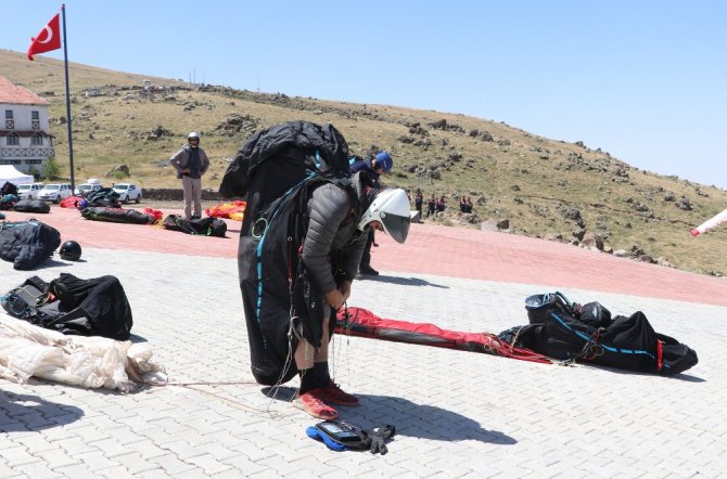 Aksaray’da Uluslararası Yamaç Paraşütü Rusya Açık Şampiyonası başladı