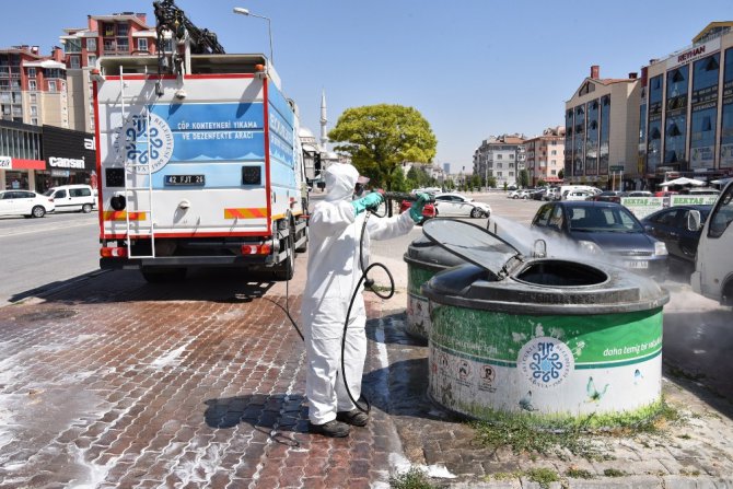 Selçuklu’da çöp konteynerleri dezenfekte ediliyor