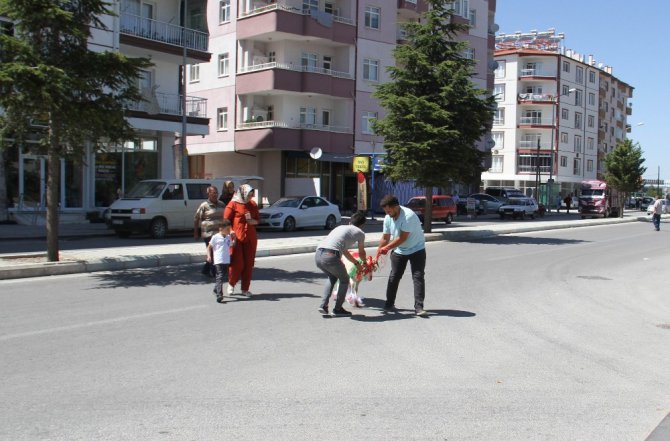 Gelin adayına “süslü koç” gönderme geleneği yaşatılıyor