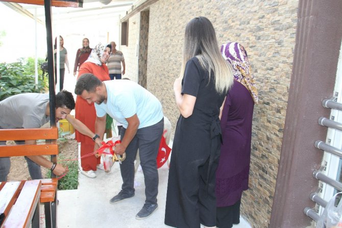 Gelin adayına “süslü koç” gönderme geleneği yaşatılıyor