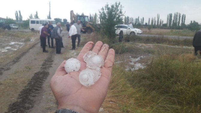 Aksaray’da tarım arazilerini dolu ve sel vurdu