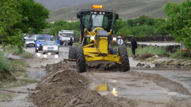 Aksaray’da tarım arazilerini dolu ve sel vurdu