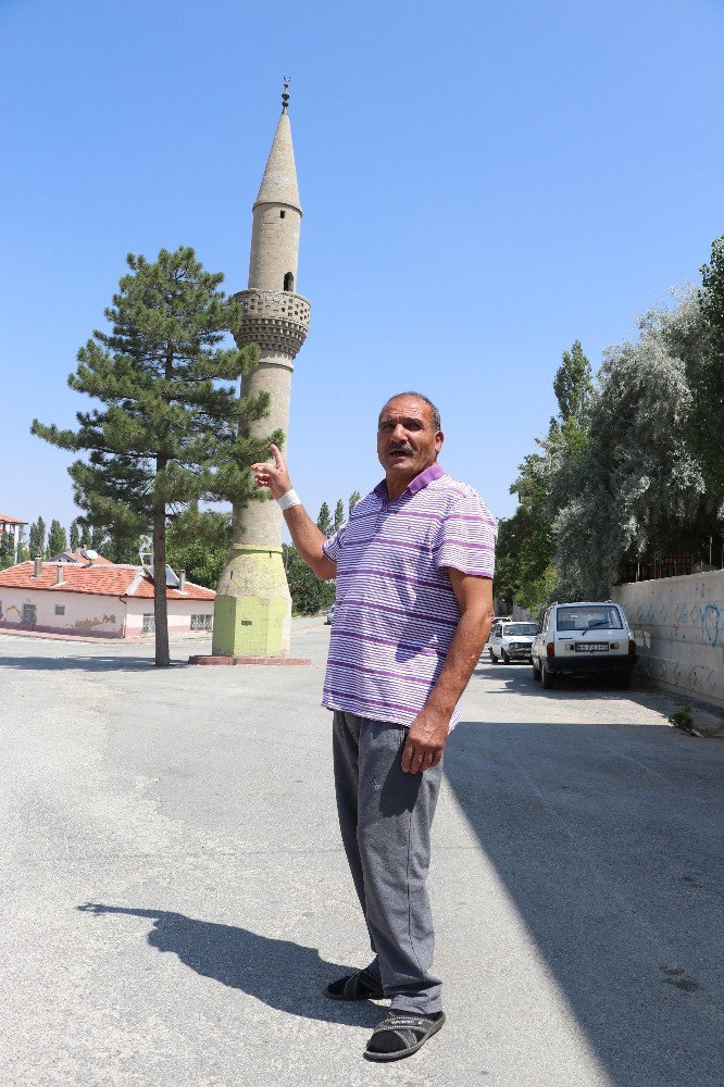 Aksaray’ın camisiz minaresi şaşırtıyor