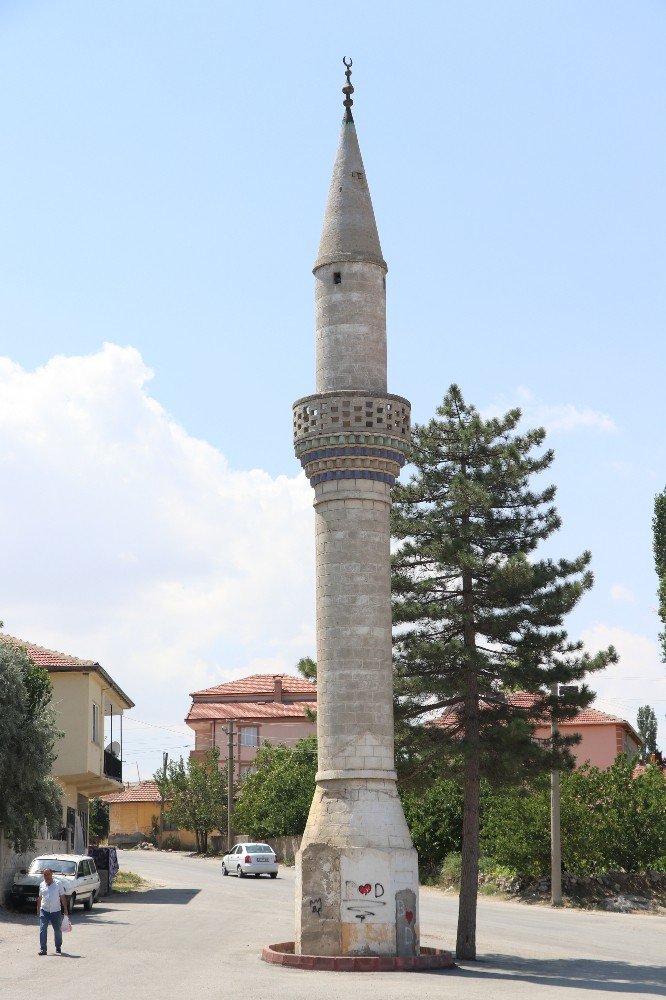 Aksaray’ın camisiz minaresi şaşırtıyor