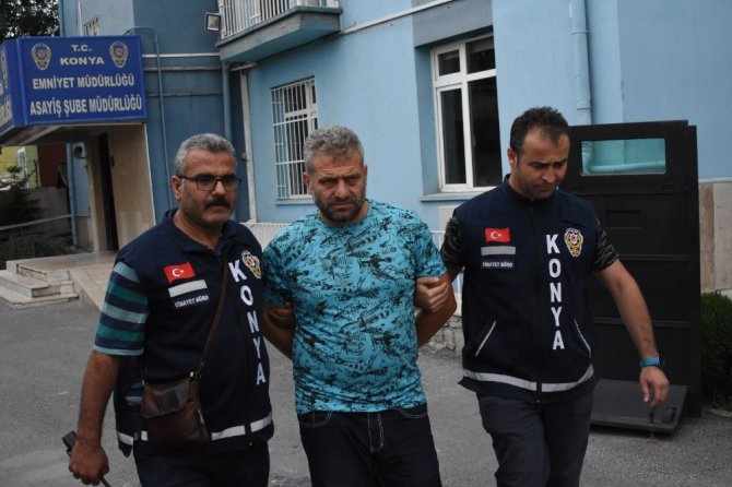 Uzaklaştırma kararı olan koca karısını öldürdü, polise teslim oldu