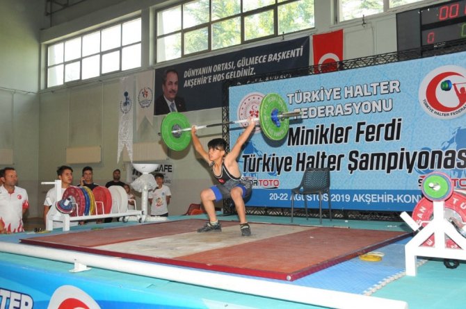 Akşehir’de düzenlenen halter şampiyonası sona erdi