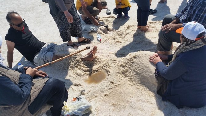 Yaşlı, genç şifa için Tuz Gölü’ne geliyor