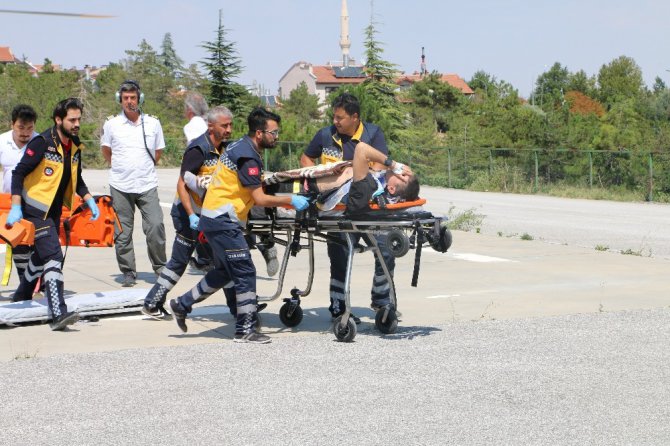 Ralli aracı yarışta devrildi, sürücü helikopter ambulansla Konya’ya getirildi