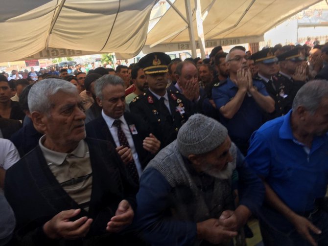 Silahlı saldırıda hayatını kaybedenler son yolculuğuna uğurlandı