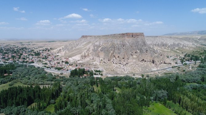 Aksaray’ın peribacaları olan Selime Katedrali turistlerin ilgi odağı