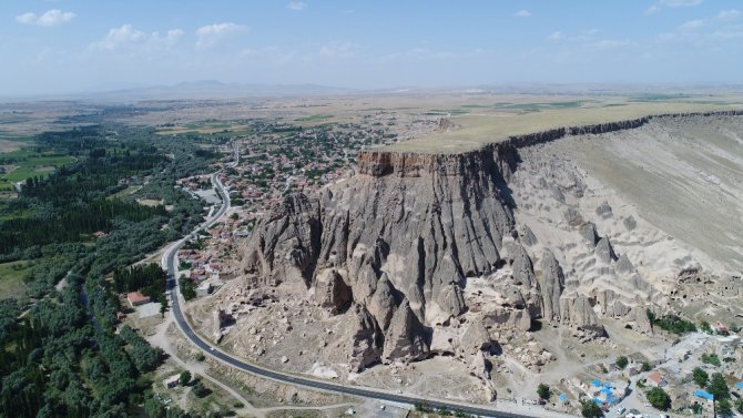 Aksaray’ın peribacaları olan Selime Katedrali turistlerin ilgi odağı