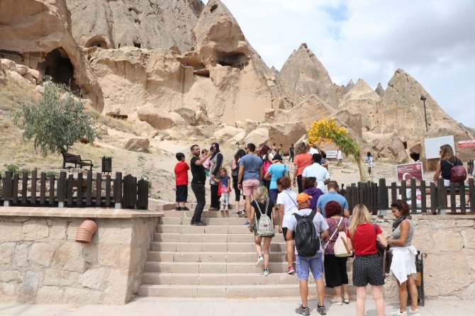 Aksaray’ın peribacaları olan Selime Katedrali turistlerin ilgi odağı