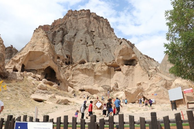 Aksaray’ın peribacaları olan Selime Katedrali turistlerin ilgi odağı