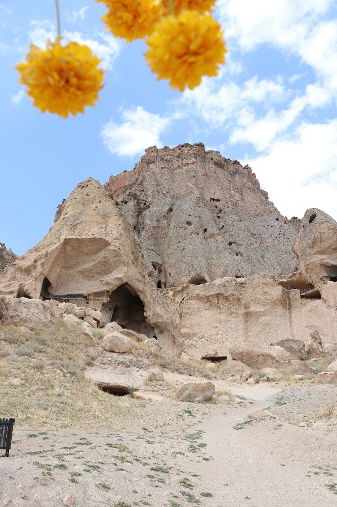 Aksaray’ın peribacaları olan Selime Katedrali turistlerin ilgi odağı