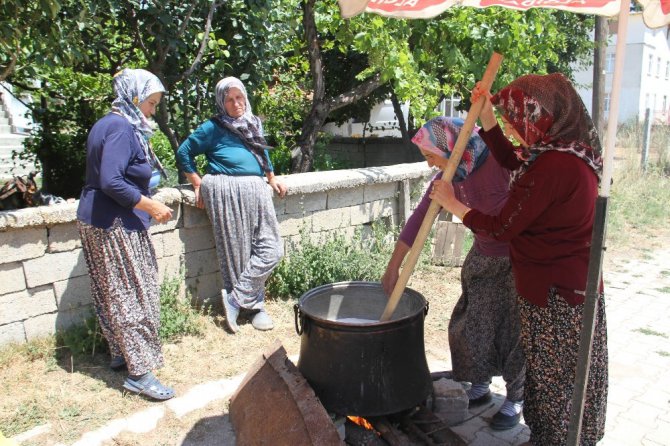 Konya’da asırlık gelenek ’tarhana’ mesaisi başladı