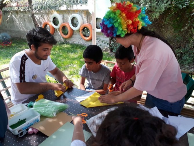 Özel çocuklar fidanları toprakla buluşturdu