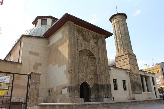 Orta Asya çadır geleneğinin örneği: ’İnce Minareli Medrese’