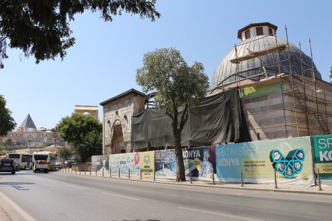 Orta Asya çadır geleneğinin örneği: ’İnce Minareli Medrese’