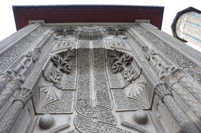 Orta Asya çadır geleneğinin örneği: ’İnce Minareli Medrese’