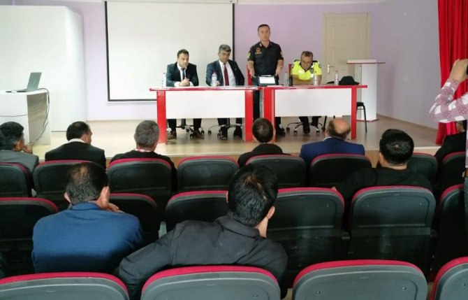 Jandarmadan okul servis aracı sürücülerine trafik semineri