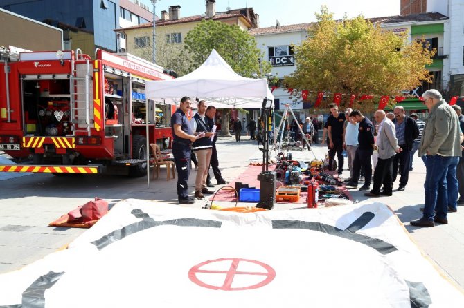 Aksaray’da itfaiye araç gereçlerini tanıttı