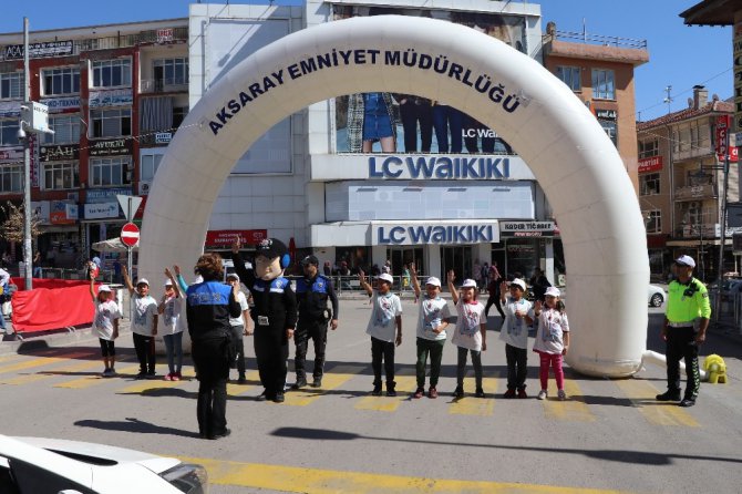 Vali Mantı ve Emniyet Müdürü Kolcu sürücüleri broşürlerle bilgilendirdi