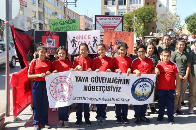 Vali Mantı ve Emniyet Müdürü Kolcu sürücüleri broşürlerle bilgilendirdi