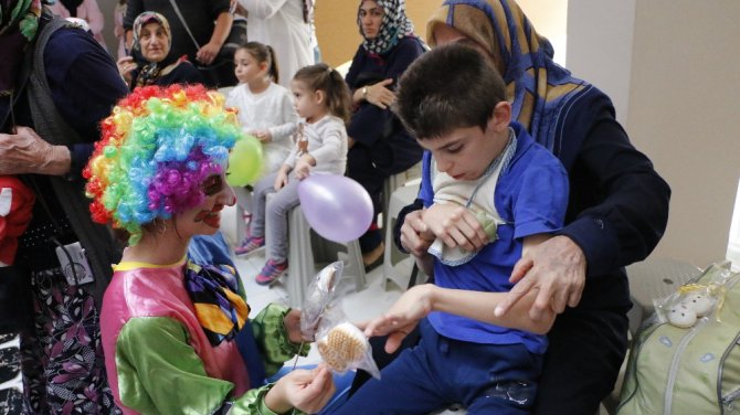 Özel çocuklar renkli etkinliklerle topluma kazandırılıyor