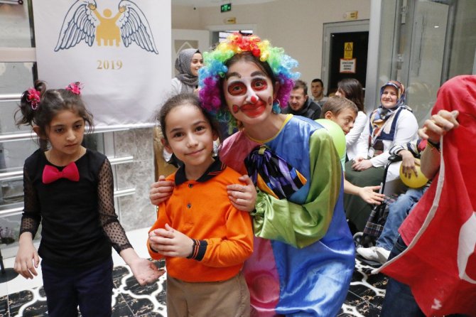 Özel çocuklar renkli etkinliklerle topluma kazandırılıyor