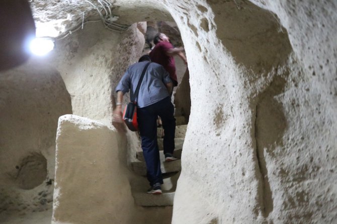 İlk Hristiyanların inşa ettiği 7 katlı yeraltı şehri yoğun ilgi görüyor