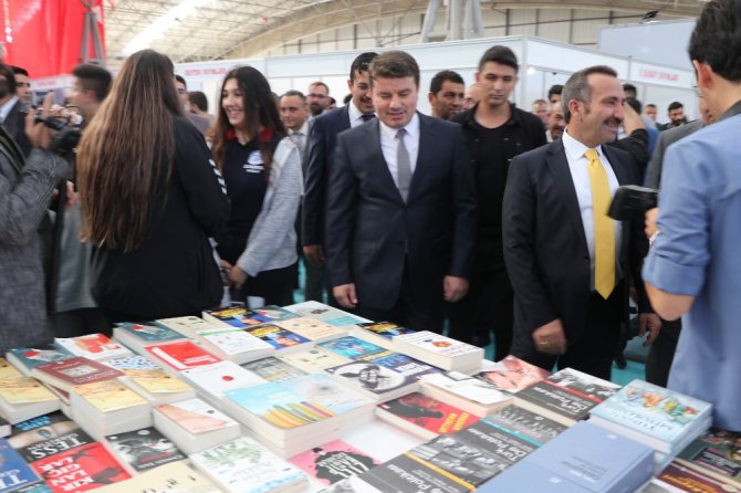 Aksaray Belediyesi, "Herkes Okusun" diye kitap fuarı açtı