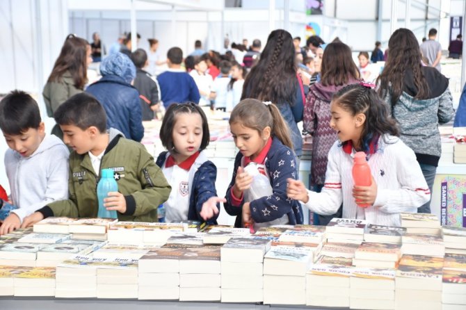 Aksaray Belediyesi, "Herkes Okusun" diye kitap fuarı açtı