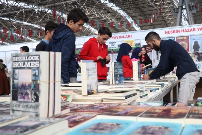 Aksaray Belediyesi, "Herkes Okusun" diye kitap fuarı açtı