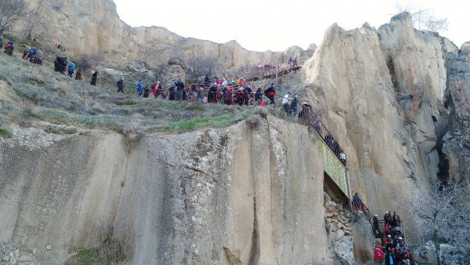 Dünyanın 2. büyük ve 394 basamaklı Ihlara Vadisi’ne ziyaretçi akını