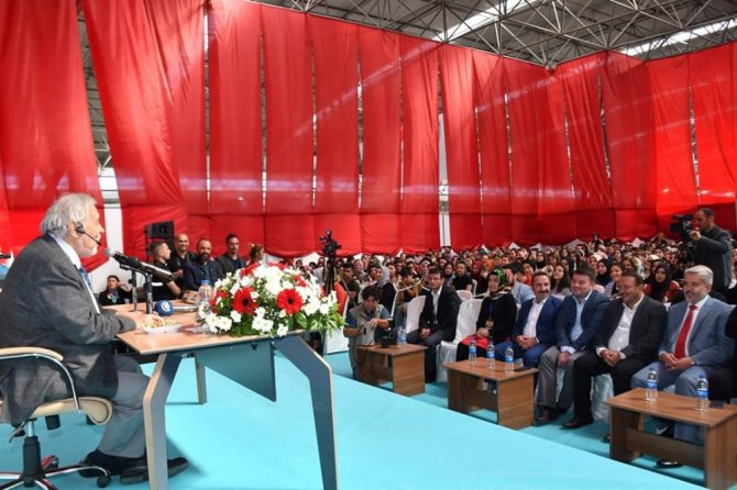 Tarihçi Yazar İlber Ortaylı’ya Aksaray’da yoğun ilgi