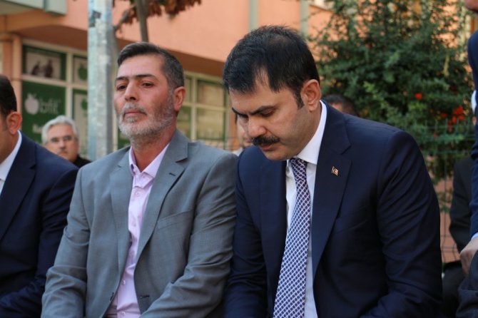 Bakan Kurum, şehit Yunus Mermer’in ailesini ziyaret etti