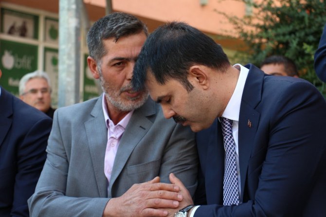 Bakan Kurum, şehit Yunus Mermer’in ailesini ziyaret etti