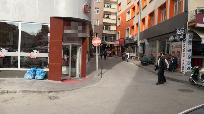 Aksaray’da 2 kişinin yaralandığı silahlı kavga güvenlik kamerasında