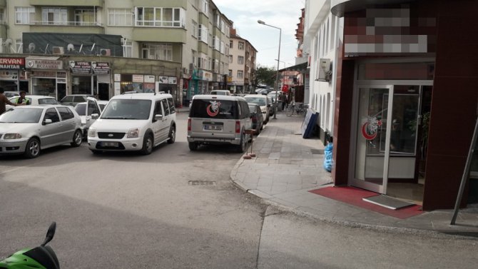 Aksaray’da 2 kişinin yaralandığı silahlı kavga güvenlik kamerasında