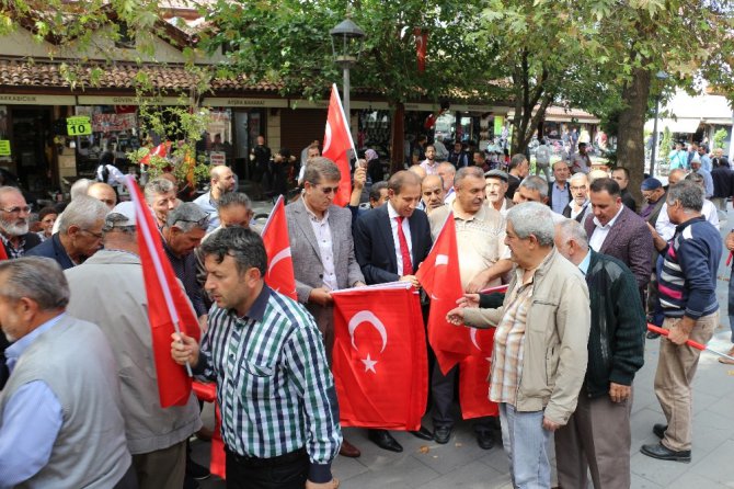 Konya’da Barış Pınarı Harekatı’na Türk bayraklı destek