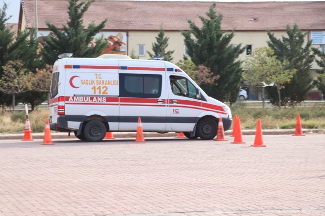 Aksaray’da ambulans sürücüleri parkurun tozunu attırdı