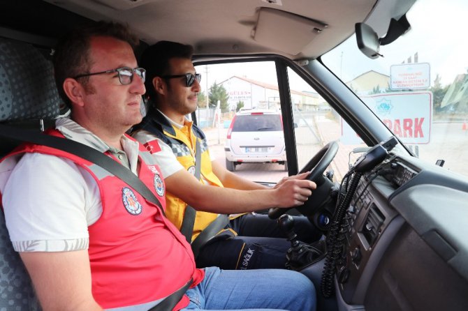 Aksaray’da ambulans sürücüleri parkurun tozunu attırdı