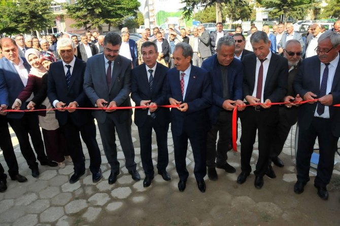 Akşehir’de muhtarlara dizüstü bilgisayar verildi