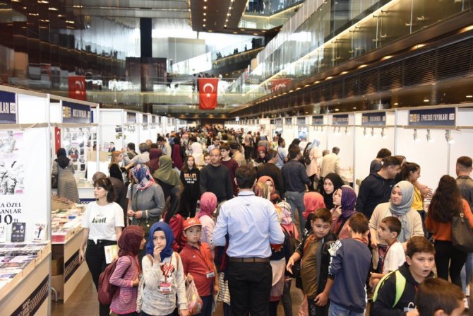 Konya Kitap Günleri yoğun ilgi görüyor